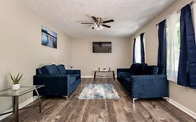 Modern, Spacious, And Comfy 3 Bedroom Home